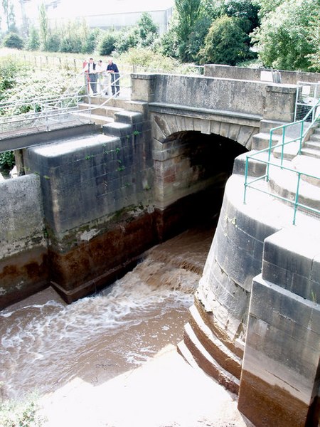 File:Old River Ancholme Sluice - geograph.org.uk - 224788.jpg