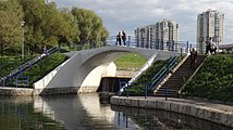 Puente sobre los estanques olímpicos