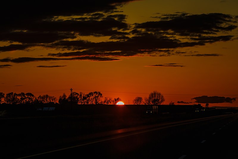 File:On I84 in Northern Oregon…one hand on the wheel and one on the shutter, at 75 mph (8644092677).jpg