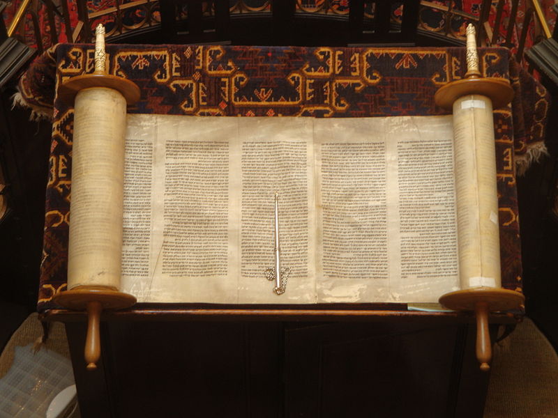 File:Open Torah scroll.jpg