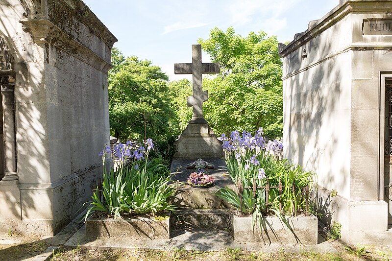 File:Père-Lachaise - Division 68 - Zoubow 06.jpg