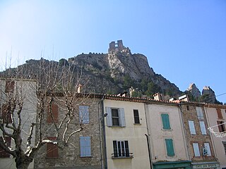 Bourg et son château.