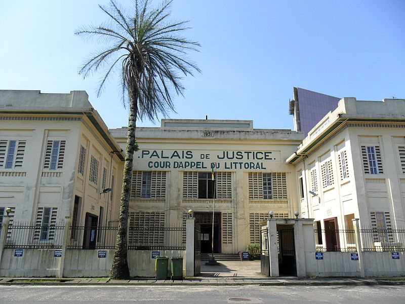 File:Palais de justice a Douala.JPG