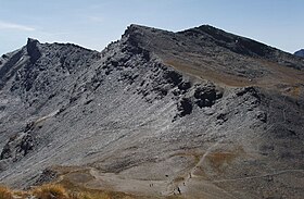 Widok na szczyt Caramantran i przełęcz Chamoussiere.