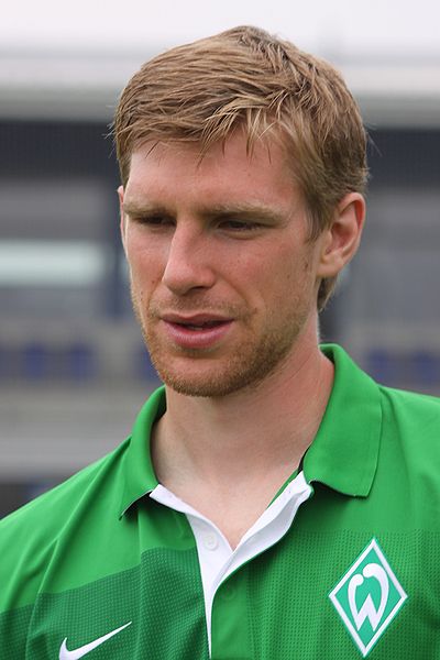 File:Per Mertesacker - SV Werder Bremen (1).jpg