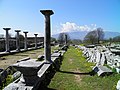 Středem města a jeho fóra procházela římská silnice Via Egnatia.