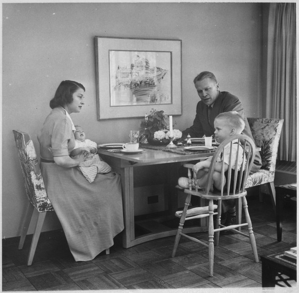 File:Photograph of Representative Gerald R. Ford, with Wife Betty and Sons Michael and John "Jack," Sitting at the Kitchen... - NARA - 186875.tif