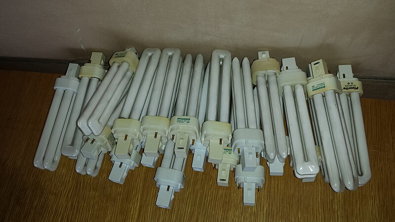 File:Pile of Compact Fluorescent Light Bulbs.jpg