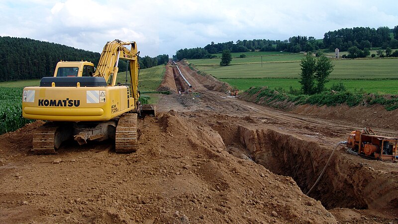 File:Pipeline im Bau 1.JPG