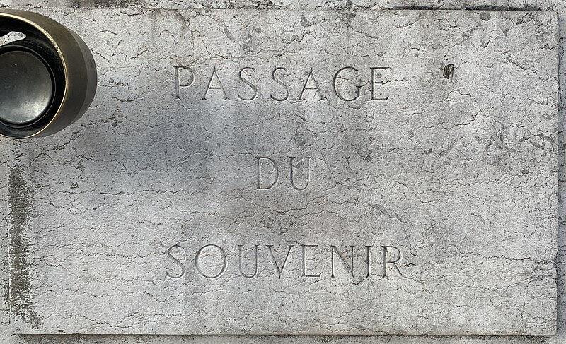 File:Plaque Passage Souvenir - Paris VIII (FR75) - 2021-08-23 - 1.jpg