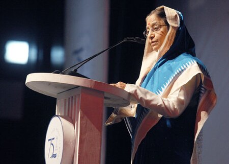 Tập_tin:Pratibha_Patil,_ex-President_of_India,_speaking_at_The_Doon_School.jpg