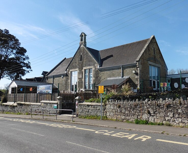 File:Primary School, Tywardreath - geograph.org.uk - 5746536.jpg