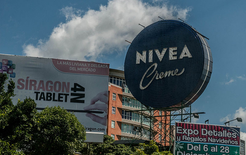 File:Propaganda crema Nivea en Caracas.jpg