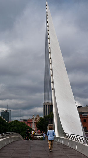 Puente de la Mujer, Puerto Madero, Buenos Aires, Argentina, 29th. Dec. 2010 - Flickr - PhillipC.jpg