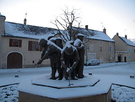 Eine Statue in Puligny-Montrachet