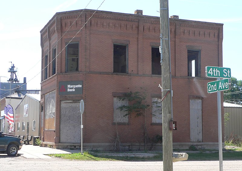File:Revillo First State Bank from NE 2 location.jpg