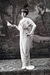 Redfern 1913 tarafından gece elbisesi 3 cropped.jpg
