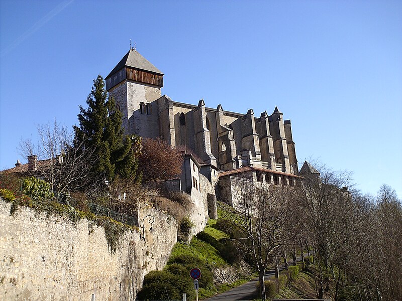 File:Saint-Bertrand-de-Comminges HPIM0848.jpg