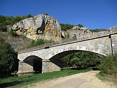 Saint-Moré - ponte ferroviária 01.jpg