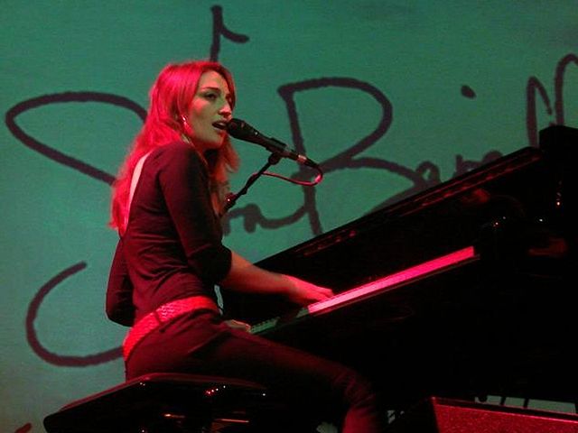 Many critics have noted similarities between "Roar" and Sara Bareilles's "Brave"