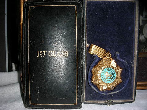 1st class Insignia of design awarded from 1939, with presentation case