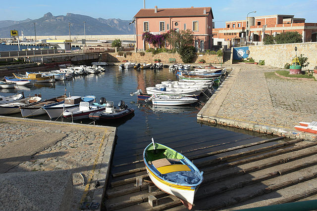 File:Sardinien_arbatax_hafen.jpg