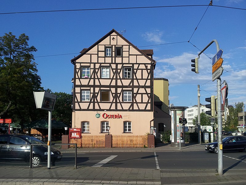 Datei:Schmausenbuckstraße 14 Ehemaliger Herrensitz Holzschuher Jagdschloss, später Gasthaus „Volksgarten“ D-5-64-000-1772 20120802 080618.jpg