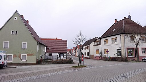 Schwegenheim, Blick in die Bahnhofstraße 20171229