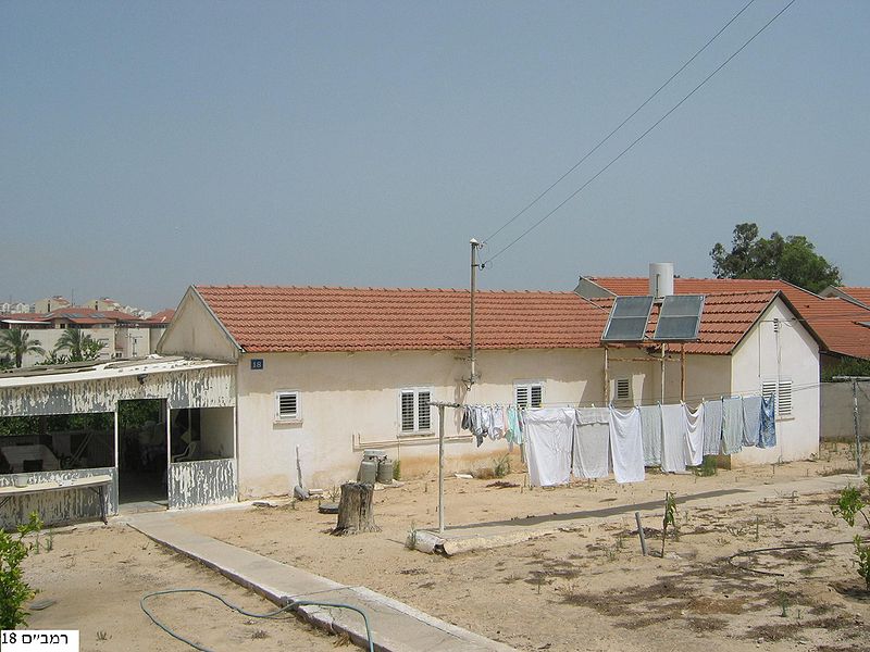 File:Sderot first houses.JPG