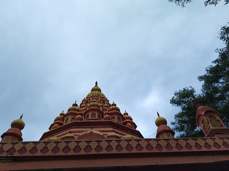 File:Shikhara of temples on Parvati Hill, Pune (5).jpg