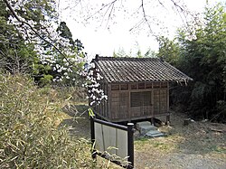 春の尊久老稲荷神社拝殿