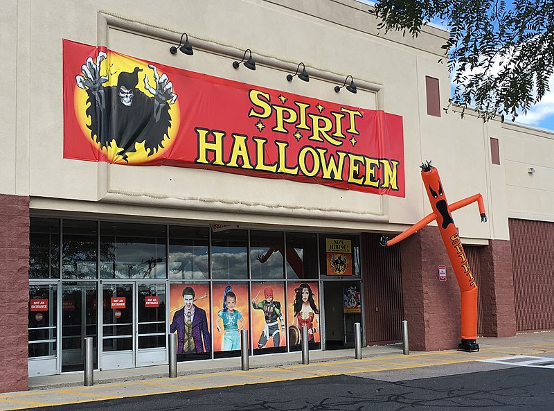 File:Spirit Halloween Shop Farmington, CT (29107804534).jpg