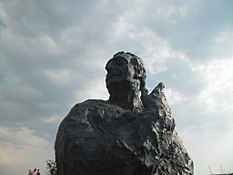 Споменик Фрањи Туђману на Книнској тврђави, Миро Вуцо