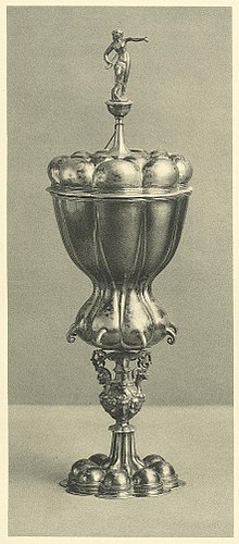 Pokal der Dresdner Goldschmiedeinnung in glatter Ageleyform vom Anfang des 17. Jahrhunderts
