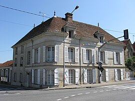 The town hall in Saint-Jean-les-Deux-Jumeaux