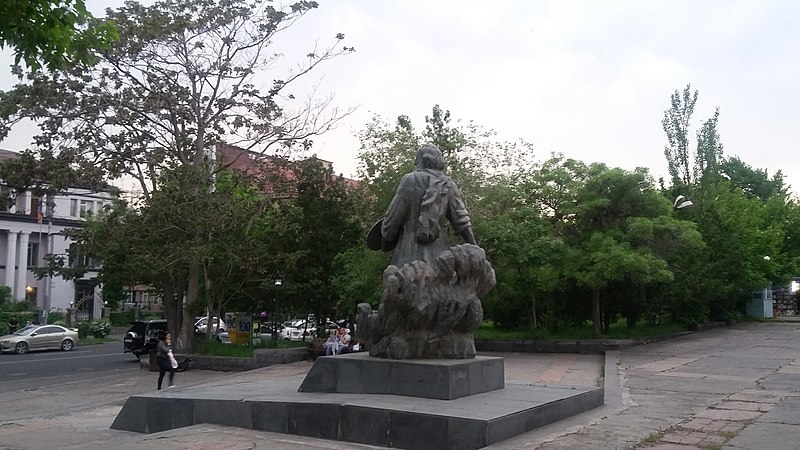 File:Statue of Hovhannes Aivazovsky, Yerevan 01.jpg