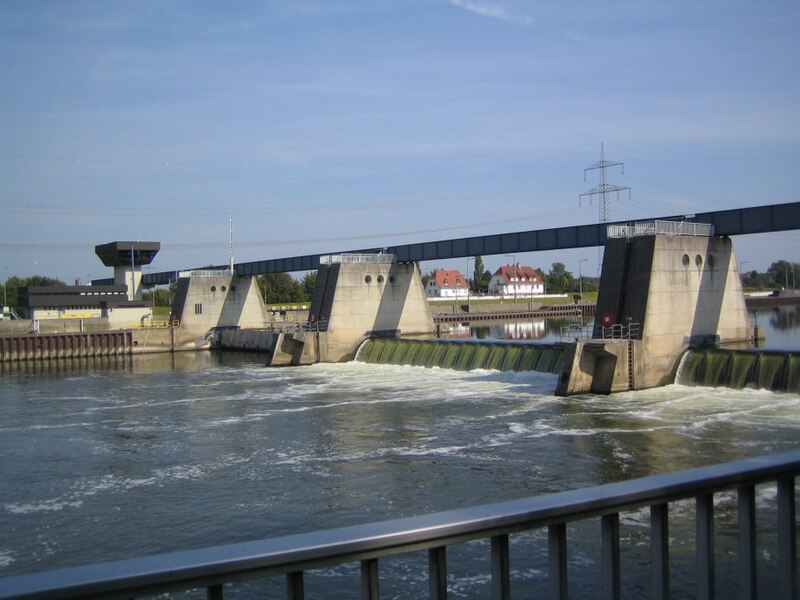 File:Staustufe Krotzenburg Unterwasser.jpg