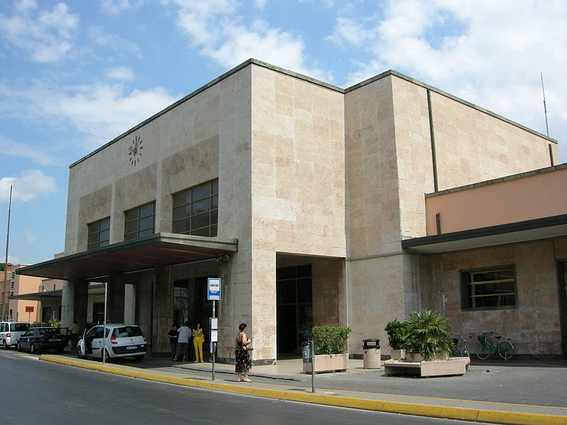 File:Stazione di viareggio 03.JPG