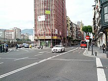 Striping for contraflow bus-taxi lane continues across intersection (18190012164).jpg