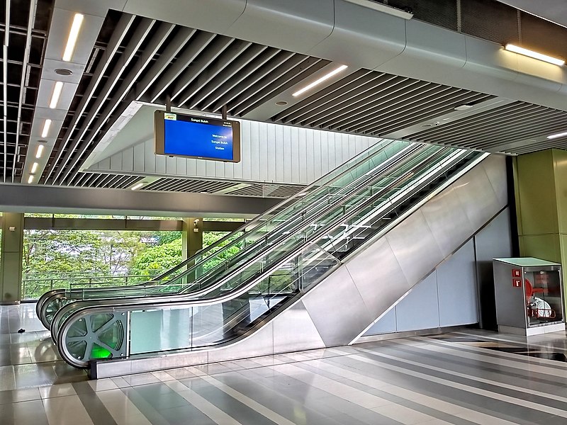 File:Sungai Buloh MRT Station (PY04) Upper Concourse (220724) 4.jpg