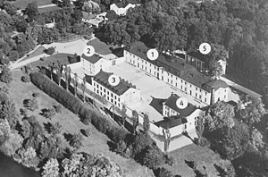 Svartsjö slott som tvångsarbetsanstalt 1935. 1 = Slottet, 2 = Kansliet (riven), 3 = Logement och verkstad (riven), 4 = Skola, kyrksal, kök (riven), 5 = Sjukhus (riven)