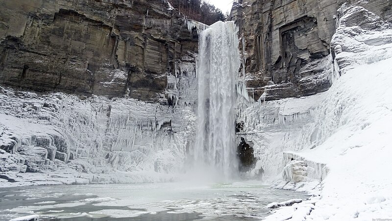 File:Taughannock Falls State Park in winter 9 (45240725911).jpg