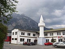 مسجد في تلفس في فينا النمسا حيث تقام شعائر الإسلام مثل الصلاة وصلاة التراويح في رمضان