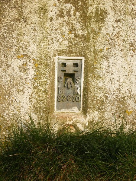 File:The bench mark plate on the trig point - geograph.org.uk - 1805815.jpg