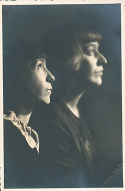 Thea Schreiber Gamelin ja Alma Karlin.