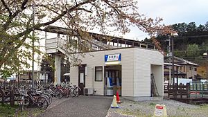 Tobu-railway-TI38-Tada-station-20170418-164606 (cropped).jpg