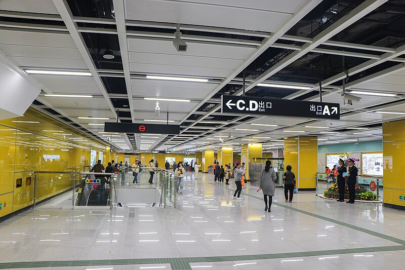 File:Tongfuxi Station Concourse East 2019-12-28.jpg