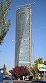 Torre Espacio lúc hoàn thành