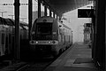 Train s'avançant vers la brume, dans la gare de Perrache