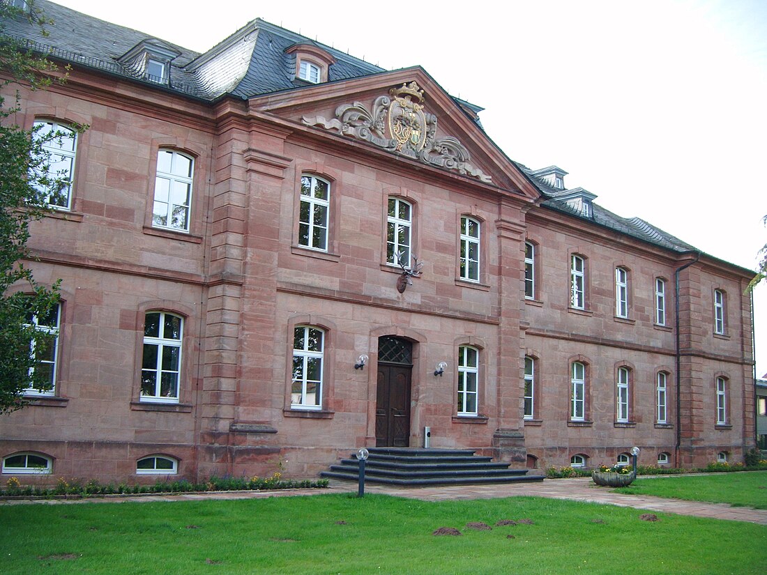 File:Trippstadt Schloss Frontseite.JPG